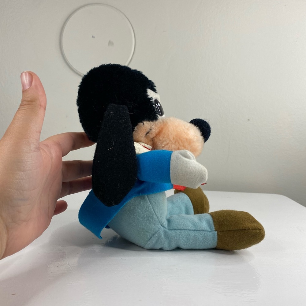 Vintage Disney Mickey's Christmas Carol Goofy Plush 1984 - Picture 2 of 8